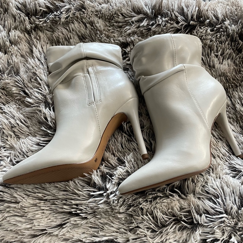 Jessica Simpson white light grey ankle boots SZ 6.5 NWOT